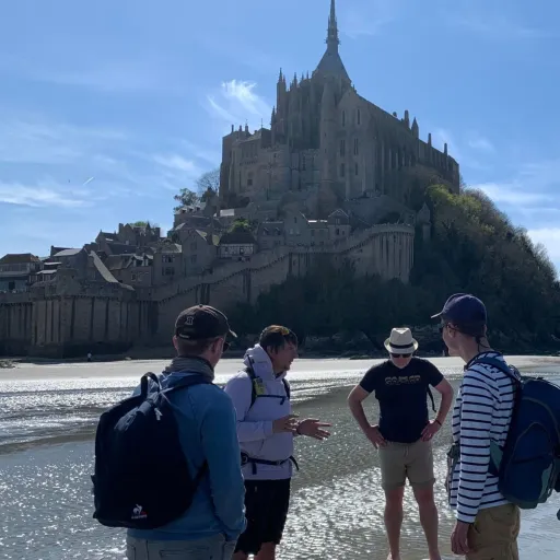 Interview de Olivier Champion de Guide de la baie du Mont-Saint-Michel : Vivre la baie du Mont-Saint-Michel : organiser des sorties authentiques et intimistes en pleine nature